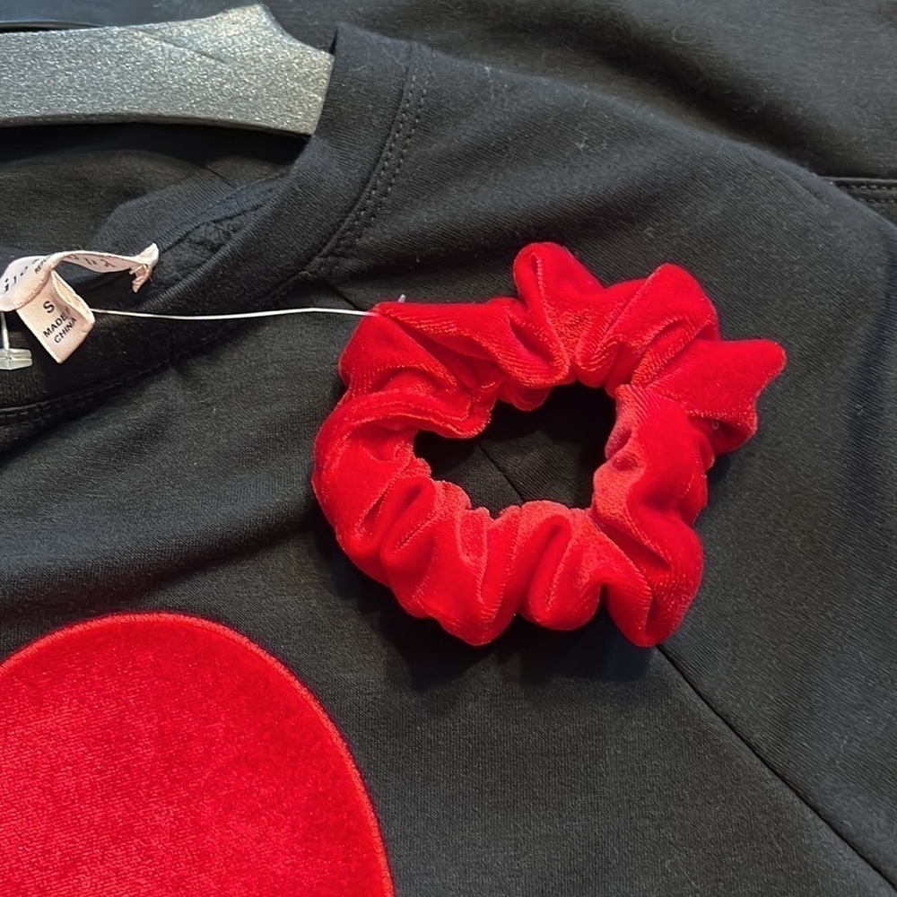 Philosophy Black Crewneck Sweatshirt with Red Velvet Heart Size small - Picture 4 of 6